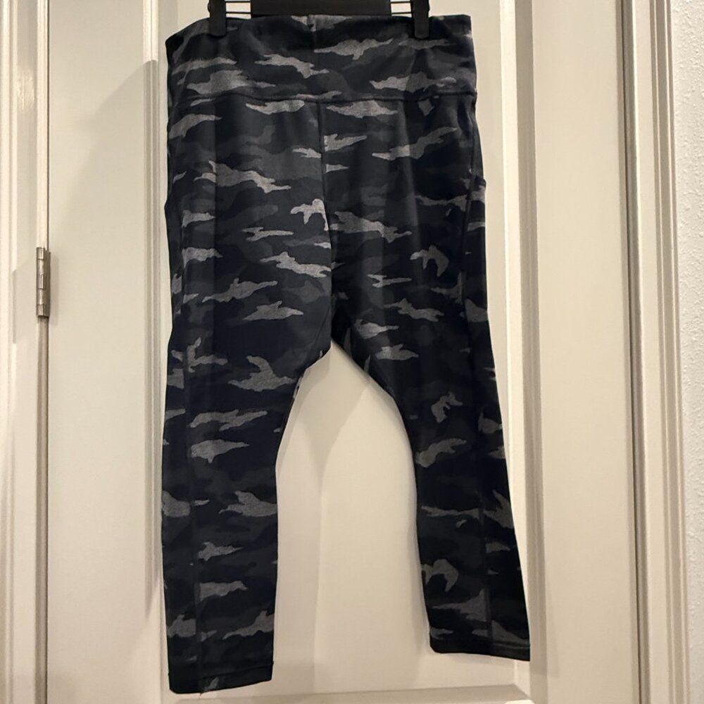 Athleta Cropped Camo Leggings
